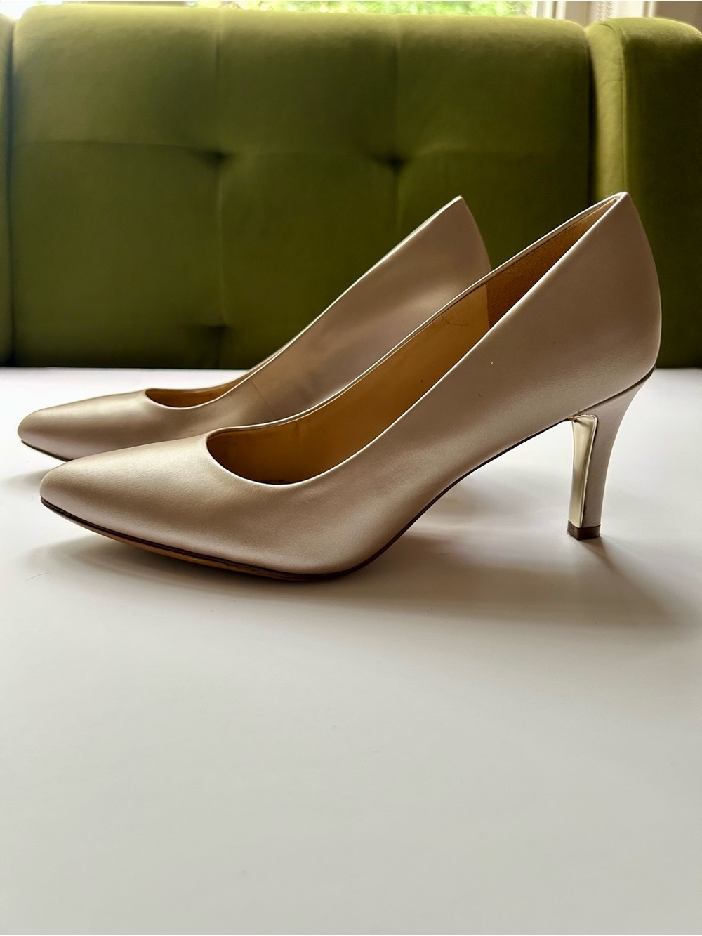 Naturalizer Beige Pointed-Toe Pumps